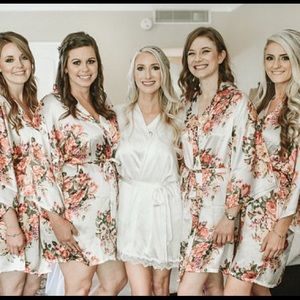 🌸 Beautiful Setof4 Satin Floral Bridesmaids Robes